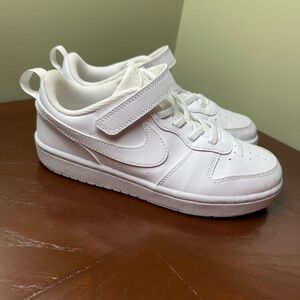 Nike Kids' White Court Borough Low